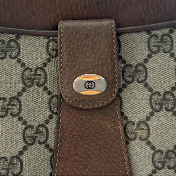 Vintage Gucci Canvas and Leather shoulder Bag - Picture 3 of 17